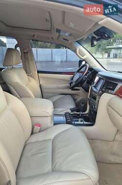 Внедорожник / Кроссовер Lexus LX 2008 в 