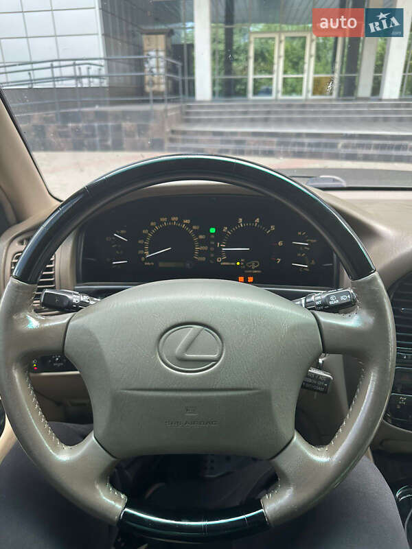 Внедорожник / Кроссовер Lexus LX 2000 в Сумах