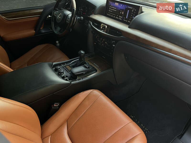Позашляховик / Кросовер Lexus LX 2017 в Кам'янському