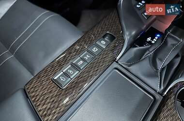 Позашляховик / Кросовер Lexus LX 2023 в 