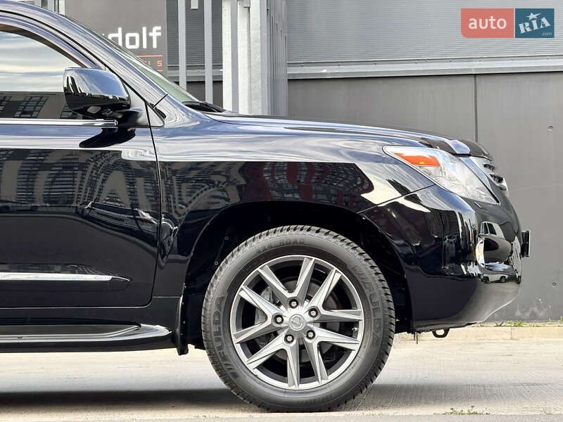 Внедорожник / Кроссовер Lexus LX 2010 в Киеве