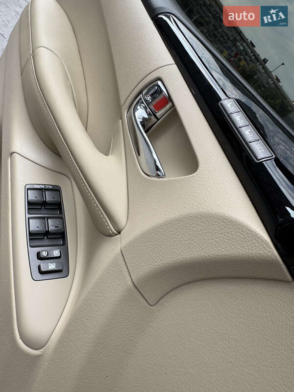 Внедорожник / Кроссовер Lexus LX 2010 в Киеве