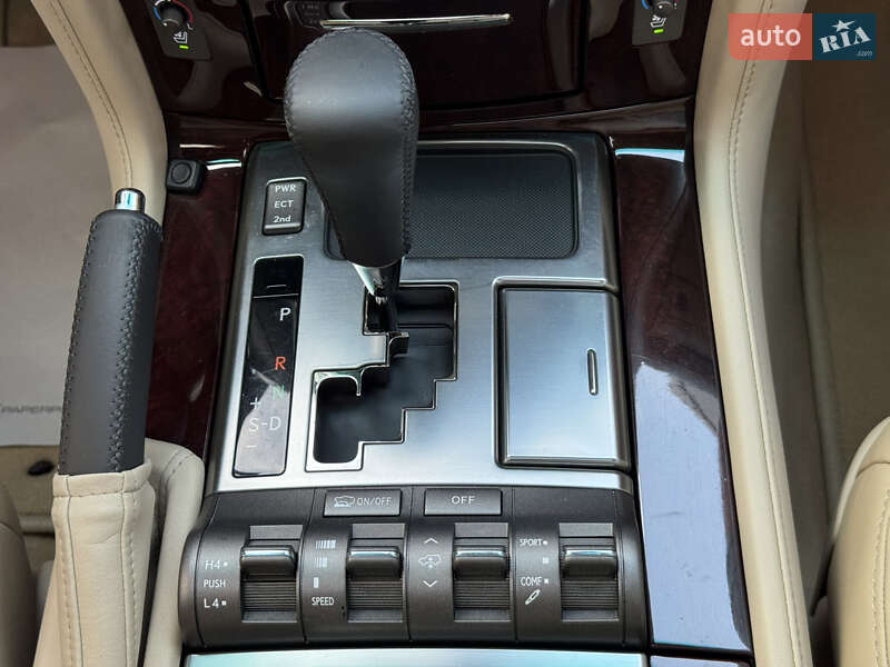 Внедорожник / Кроссовер Lexus LX 2010 в Киеве