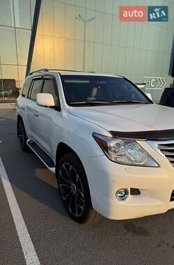 Позашляховик / Кросовер Lexus LX 2009 в 