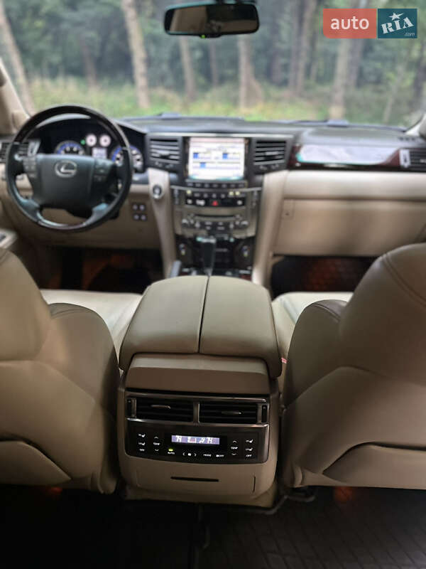 Внедорожник / Кроссовер Lexus LX 2011 в Киеве