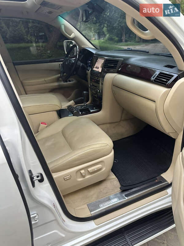Внедорожник / Кроссовер Lexus LX 2011 в Киеве