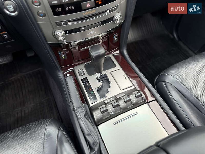 Внедорожник / Кроссовер Lexus LX 2012 в Киеве