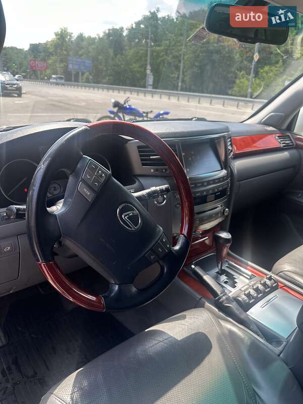 Позашляховик / Кросовер Lexus LX 2008 в Дніпрі