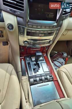 Внедорожник / Кроссовер Lexus LX 2008 в 