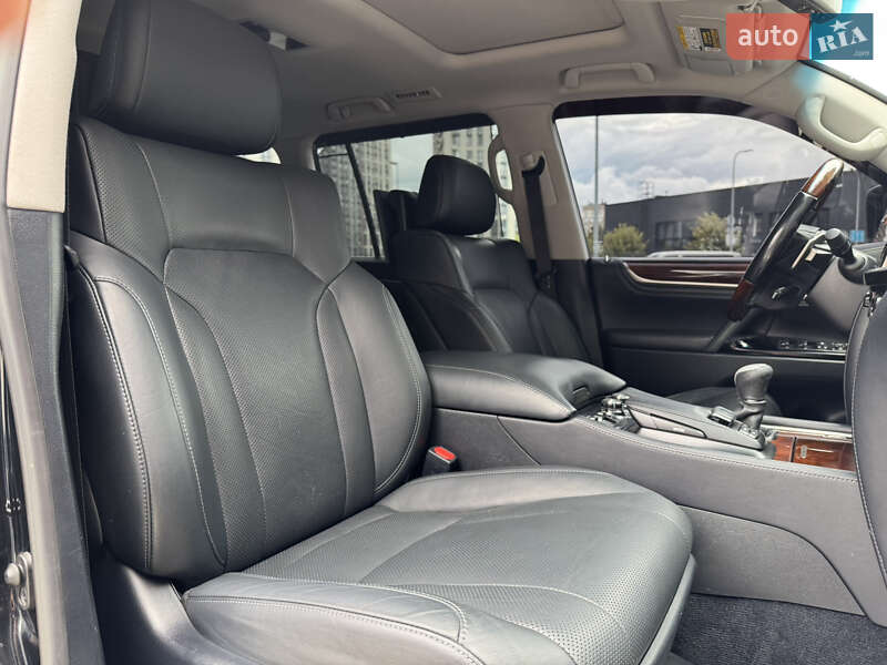 Позашляховик / Кросовер Lexus LX 2016 в Києві