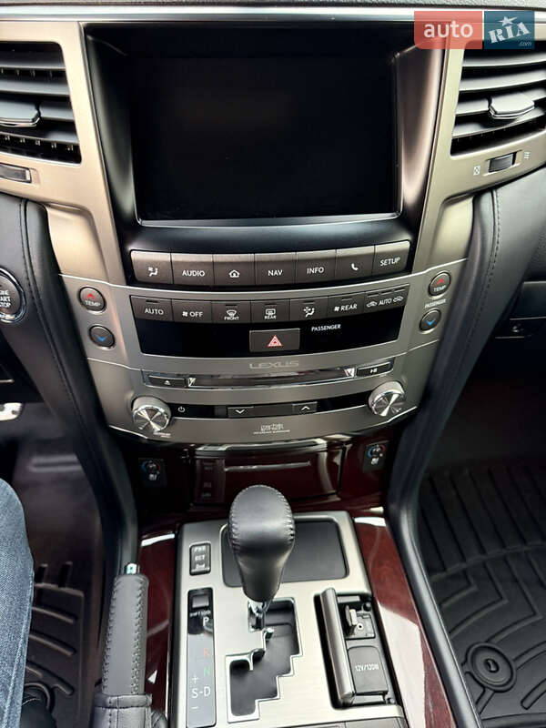 Внедорожник / Кроссовер Lexus LX 2014 в Сарнах