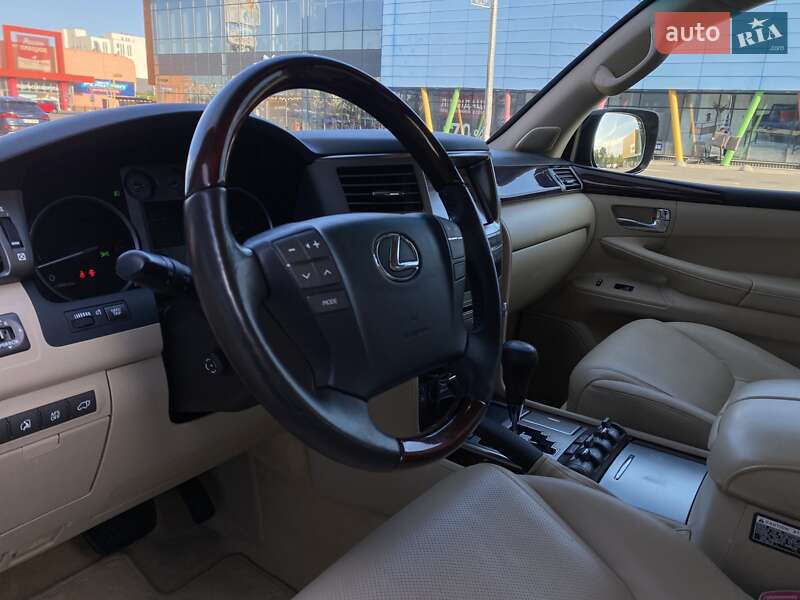 Внедорожник / Кроссовер Lexus LX 2011 в Киеве