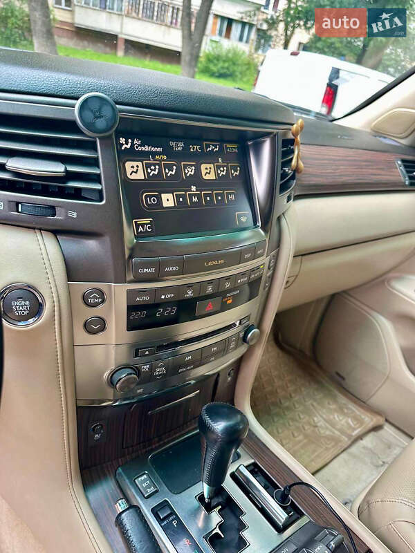 Внедорожник / Кроссовер Lexus LX 2010 в Киеве