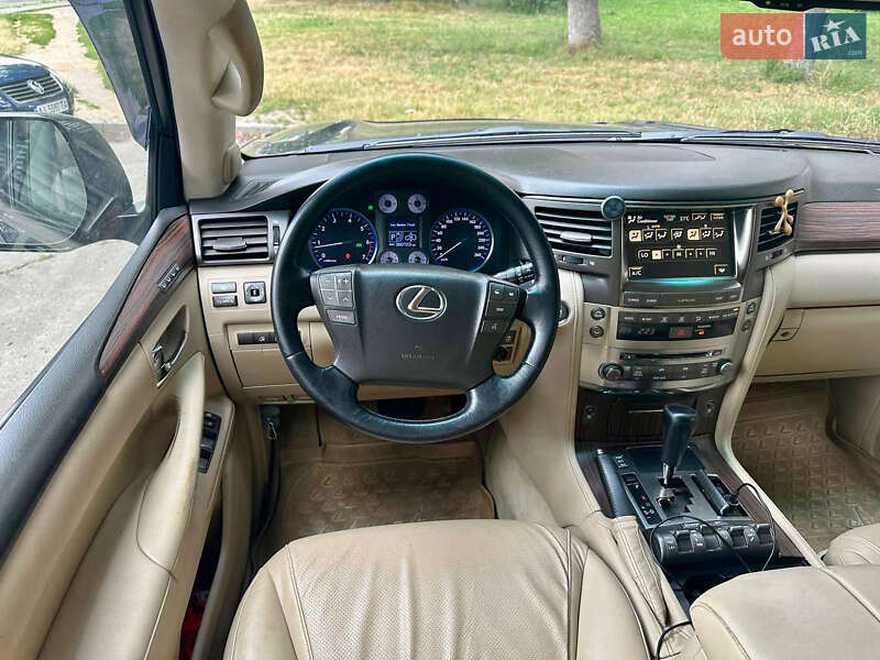 Внедорожник / Кроссовер Lexus LX 2010 в Киеве
