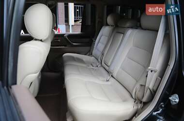 Внедорожник / Кроссовер Lexus LX 2000 в 