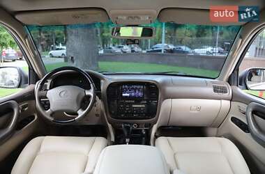 Внедорожник / Кроссовер Lexus LX 2000 в 