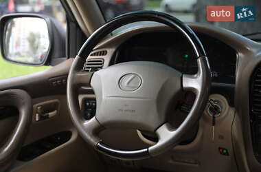 Внедорожник / Кроссовер Lexus LX 2000 в 