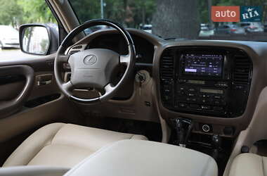 Внедорожник / Кроссовер Lexus LX 2000 в 
