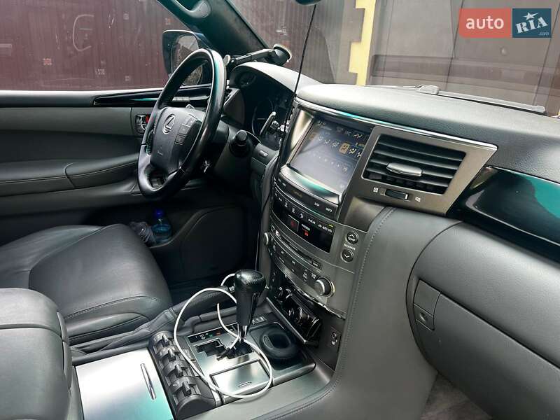 Позашляховик / Кросовер Lexus LX 2008 в Харкові