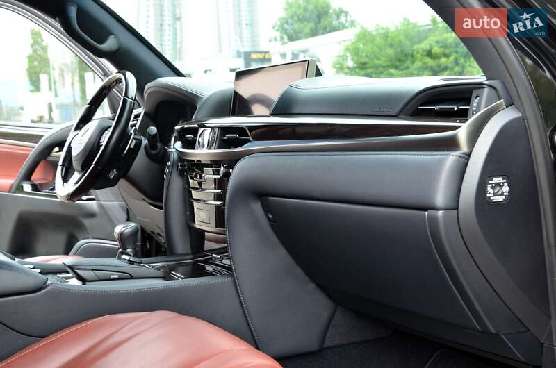 Внедорожник / Кроссовер Lexus LX 2016 в Киеве