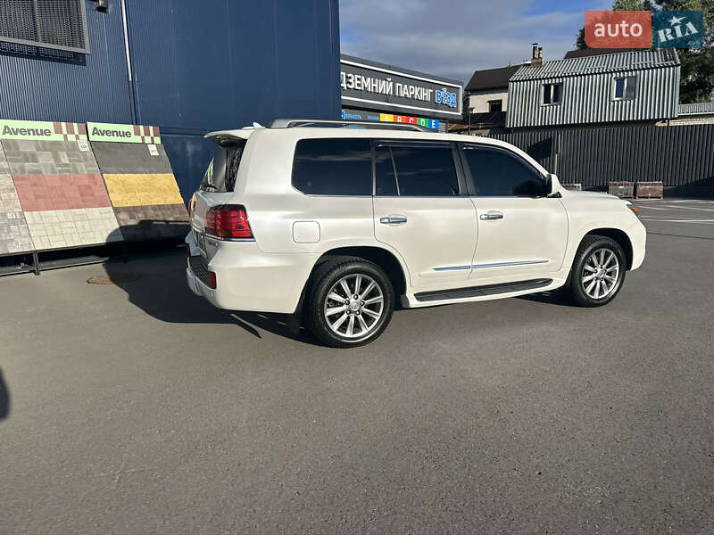 Lexus LX 2011