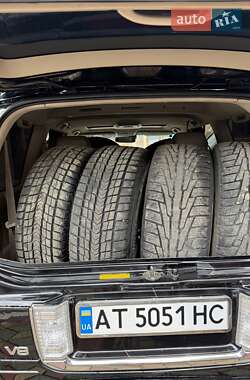 Внедорожник / Кроссовер Lexus LX 2004 в 