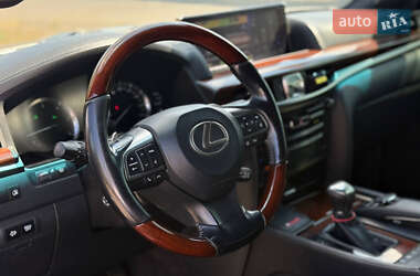 Внедорожник / Кроссовер Lexus LX 2017 в 