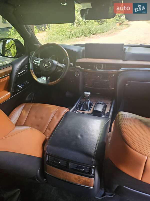 Позашляховик / Кросовер Lexus LX 2016 в Дніпрі