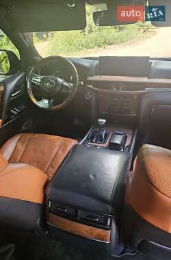 Внедорожник / Кроссовер Lexus LX 2016 в 