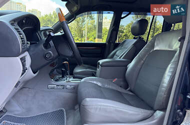 Внедорожник / Кроссовер Lexus LX 2004 в 