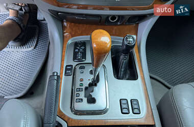 Внедорожник / Кроссовер Lexus LX 2004 в 