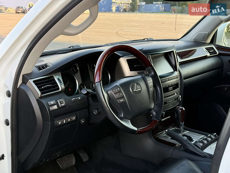 Внедорожник / Кроссовер Lexus LX 2012 в Черновцах
