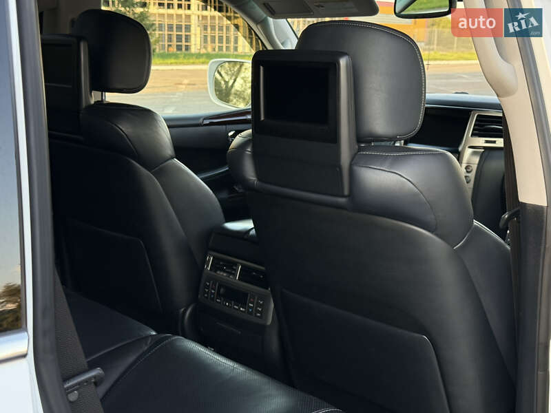 Внедорожник / Кроссовер Lexus LX 2012 в Черновцах