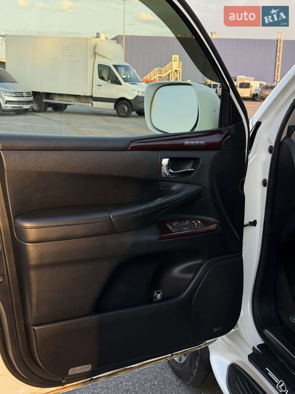 Внедорожник / Кроссовер Lexus LX 2012 в Черновцах