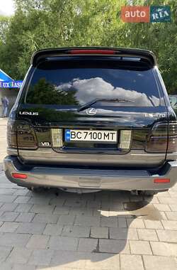 Внедорожник / Кроссовер Lexus LX 2004 в 