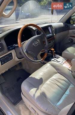 Внедорожник / Кроссовер Lexus LX 2004 в 