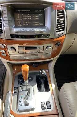Внедорожник / Кроссовер Lexus LX 2004 в 