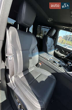 Внедорожник / Кроссовер Lexus LX 2022 в 