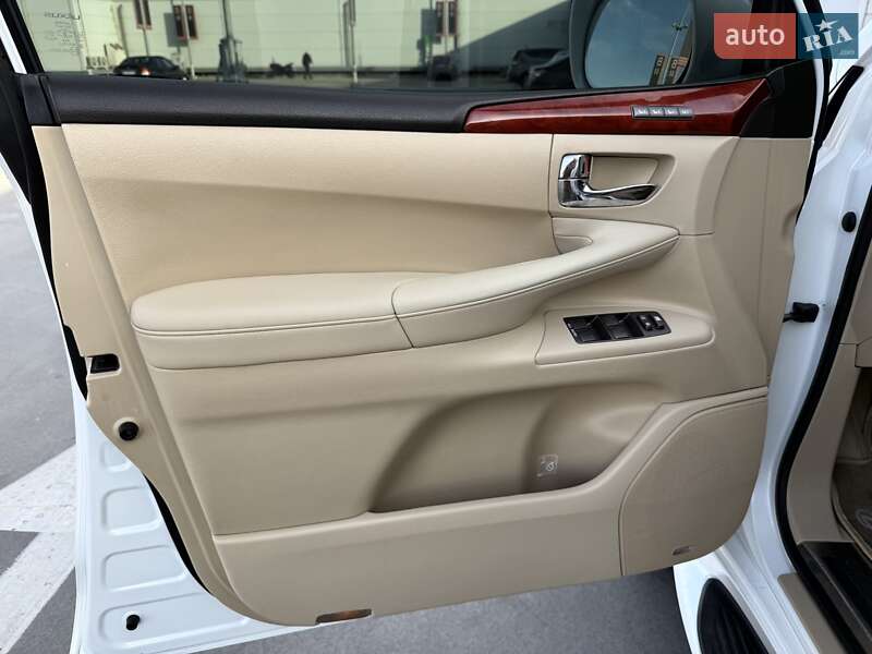 Внедорожник / Кроссовер Lexus LX 2010 в Киеве