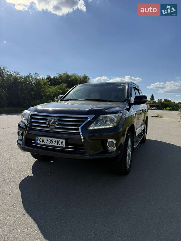 Внедорожник / Кроссовер Lexus LX 2013 в 