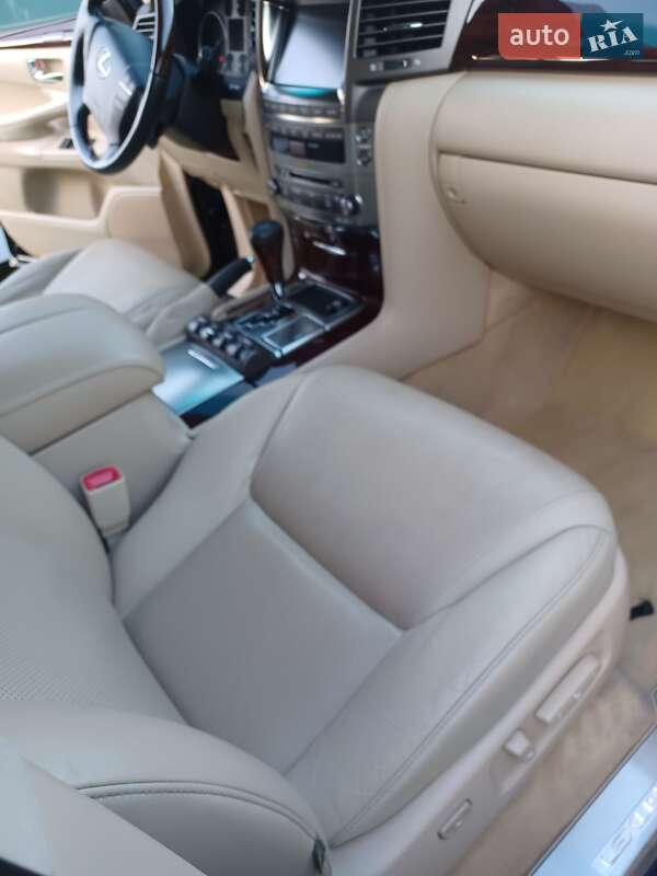 Внедорожник / Кроссовер Lexus LX 2011 в Старой Выжевке