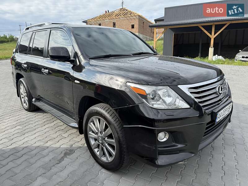 Lexus LX 2011