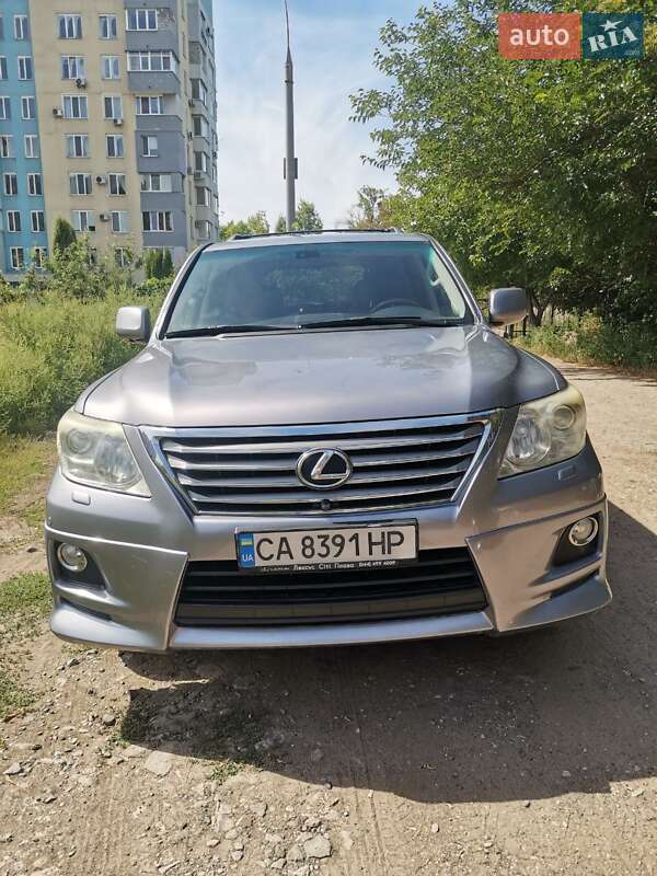 Lexus LX 2010