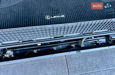 Позашляховик / Кросовер Lexus LX 2009 в 