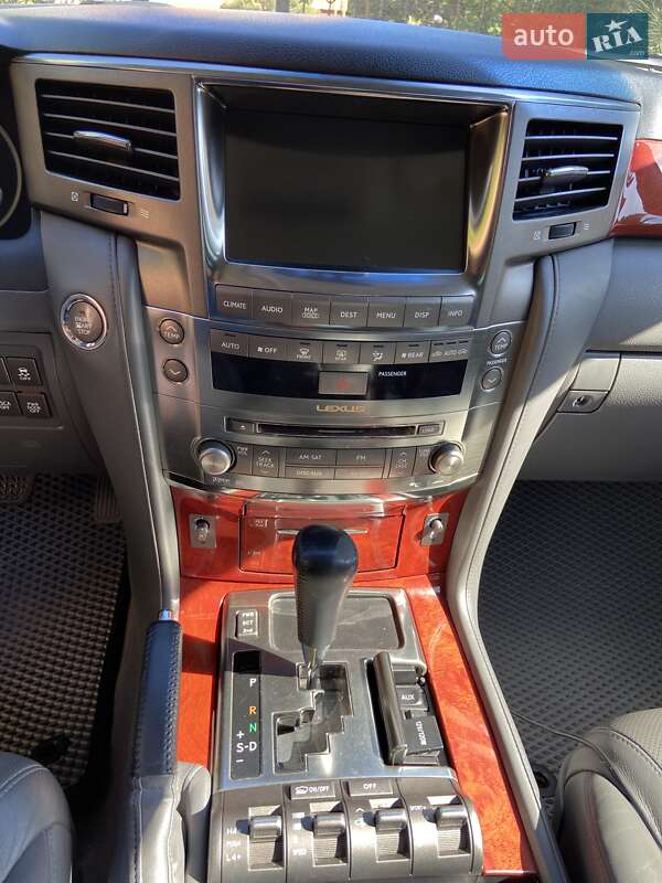 Внедорожник / Кроссовер Lexus LX 2008 в Днепре