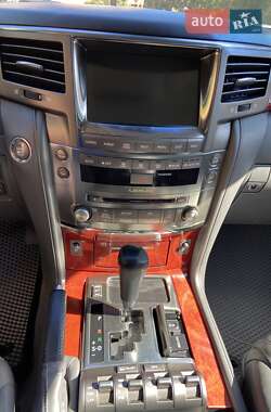 Внедорожник / Кроссовер Lexus LX 2008 в 