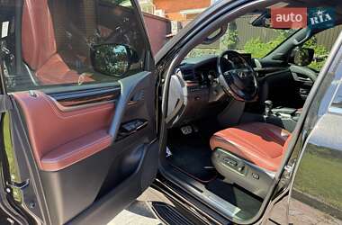 Внедорожник / Кроссовер Lexus LX 2018 в 
