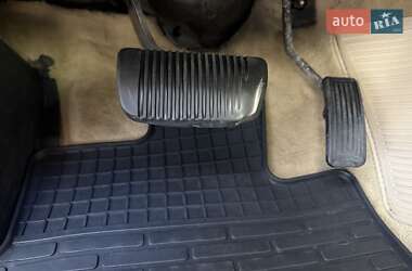 Внедорожник / Кроссовер Lexus LX 2004 в 