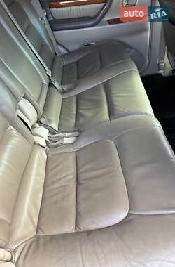 Внедорожник / Кроссовер Lexus LX 2004 в 