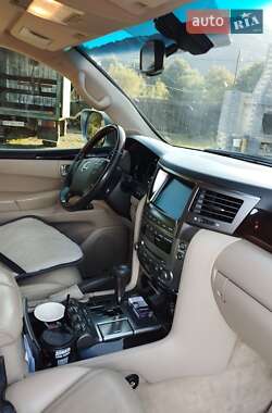 Позашляховик / Кросовер Lexus LX 2010 в 